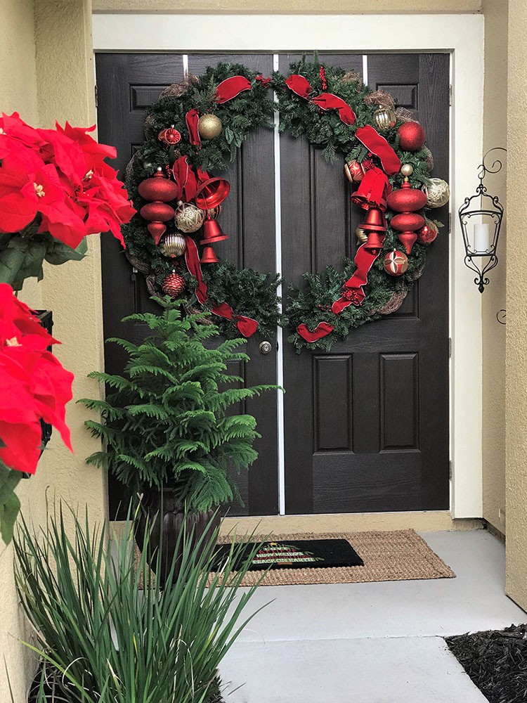 DIY Oversized Christmas Door Wreath Decorating Blogs