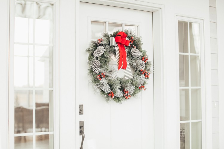 For this year's Holiday Style Challenge, sisters Niña Williams and Cecilia Moyers decided to take on two holiday porch and entryway styles.