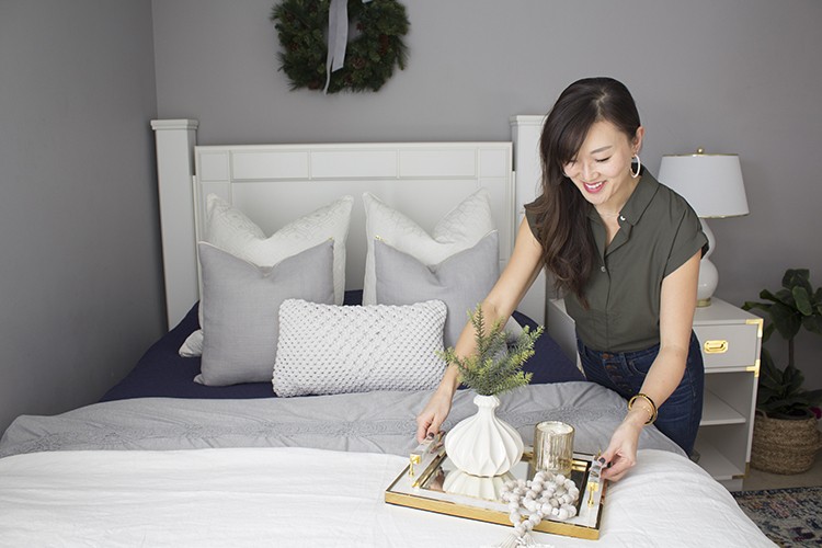 Yuni Min from Love Your Abode gets her guest room ready to entertain, and host guests this holiday season. Read through the post to find out more!