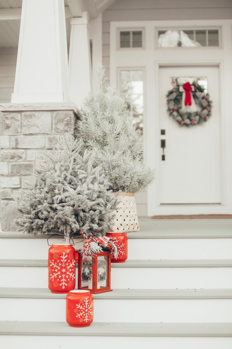 For this year's Holiday Style Challenge, sisters Niña Williams and Cecilia Moyers decided to take on two holiday porch and entryway styles.