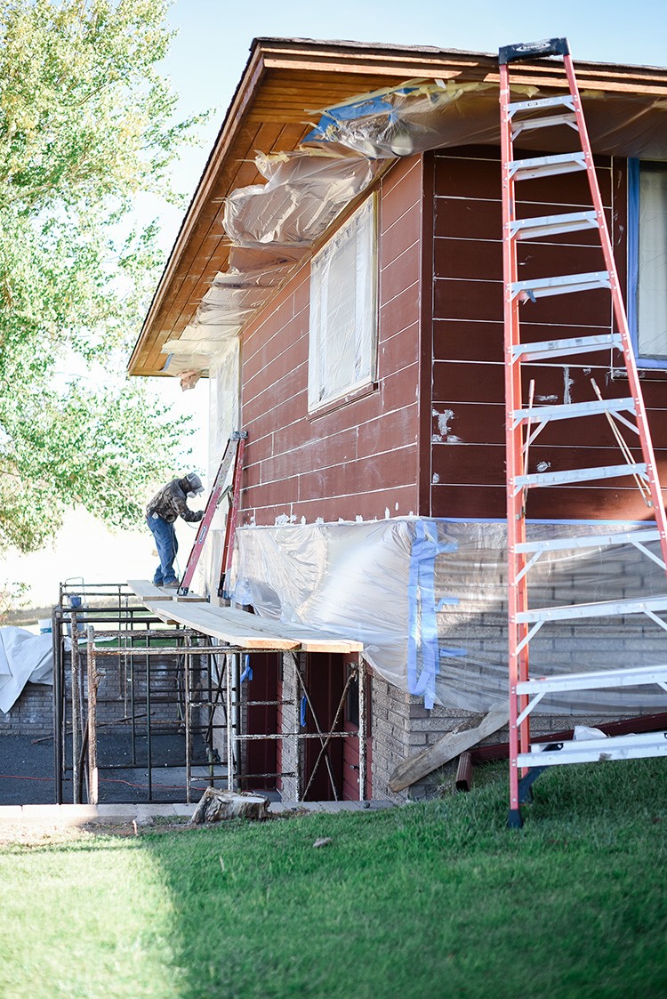 Chloe Mackintosh of Boxwood Avenue has been delaying painting the exterior of her home. Once she decided to tackle her curb appeal with The Home Depot, the 