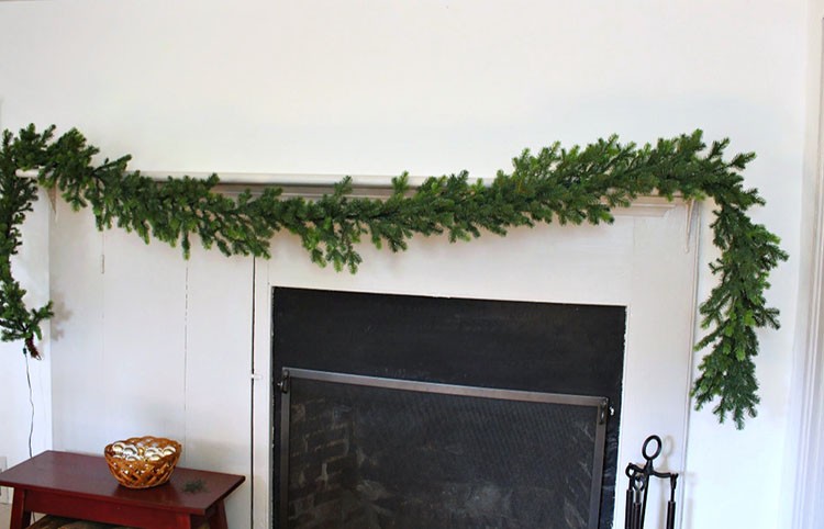 As part of The Holiday Style Challenge series, watch as Jaime Costiglio incorporates a few beautiful holiday decorations available at The Home Depot to create a simple holiday mantel with garland.