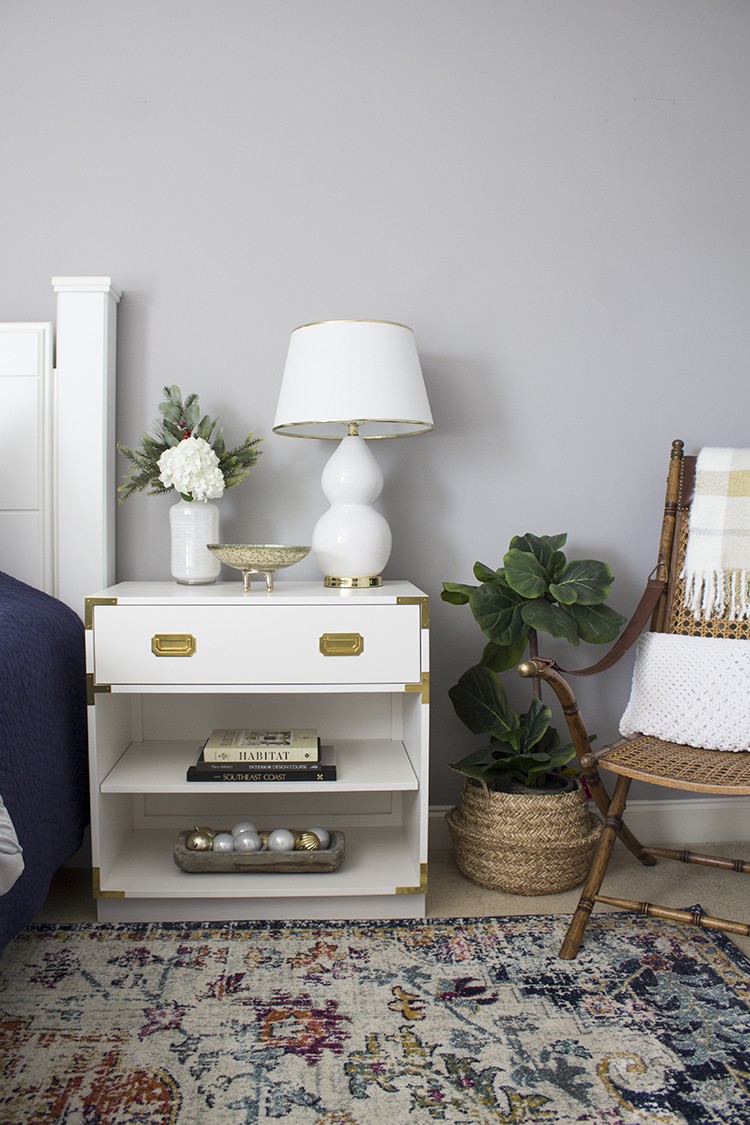 Yuni Min from Love Your Abode gets her guest room ready to entertain, and host guests this holiday season. Read through the post to find out more!