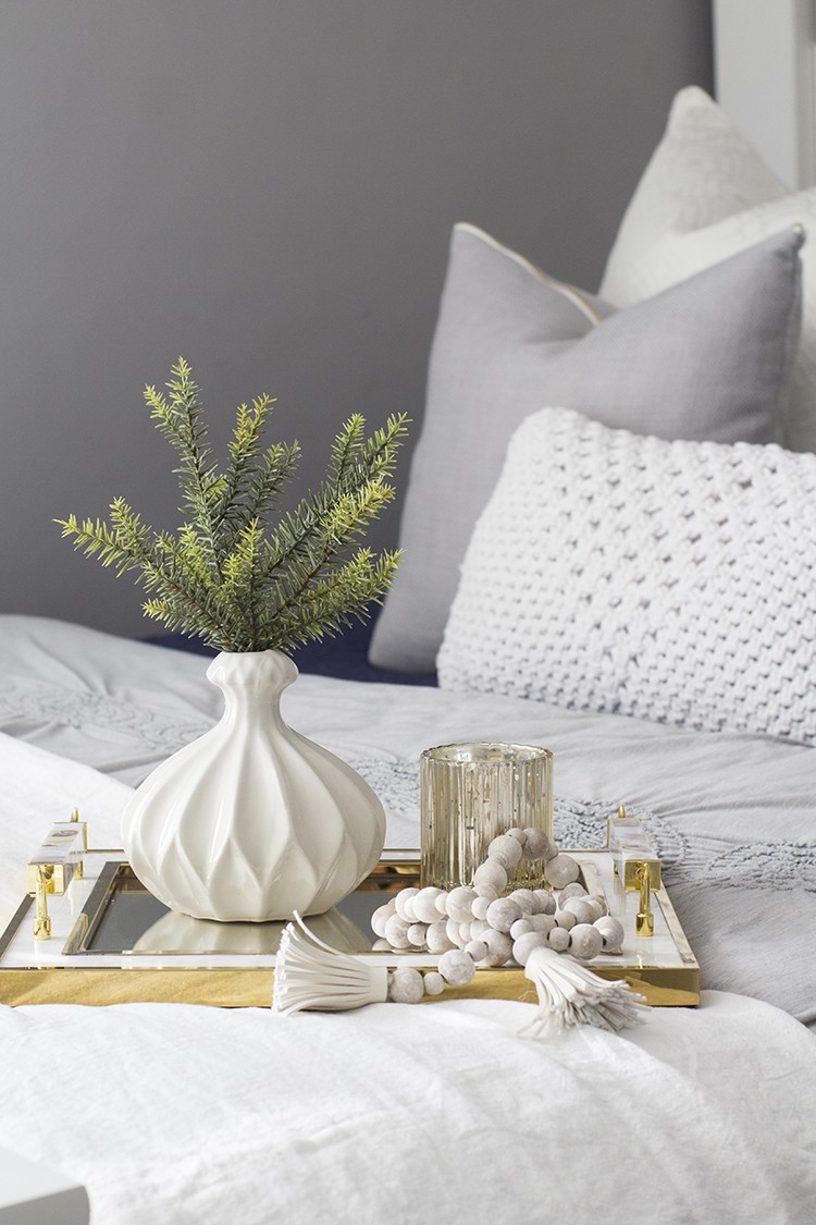 Yuni Min from Love Your Abode gets her guest room ready to entertain, and host guests this holiday season. Read through the post to find out more!