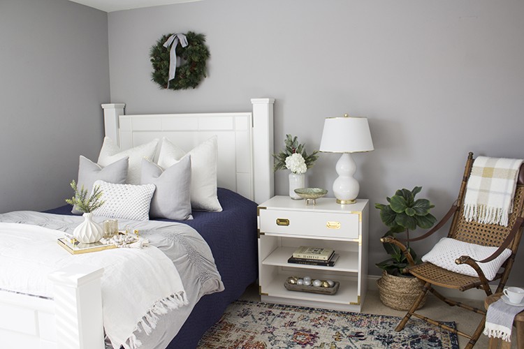 Yuni Min from Love Your Abode gets her guest room ready to entertain, and host guests this holiday season. Read through the post to find out more!