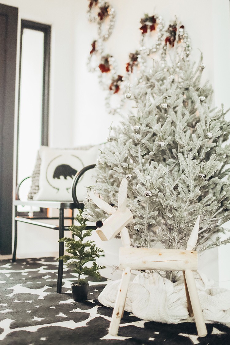 For this year's Holiday Style Challenge, sisters Niña Williams and Cecilia Moyers decided to take on two holiday porch and entryway styles.