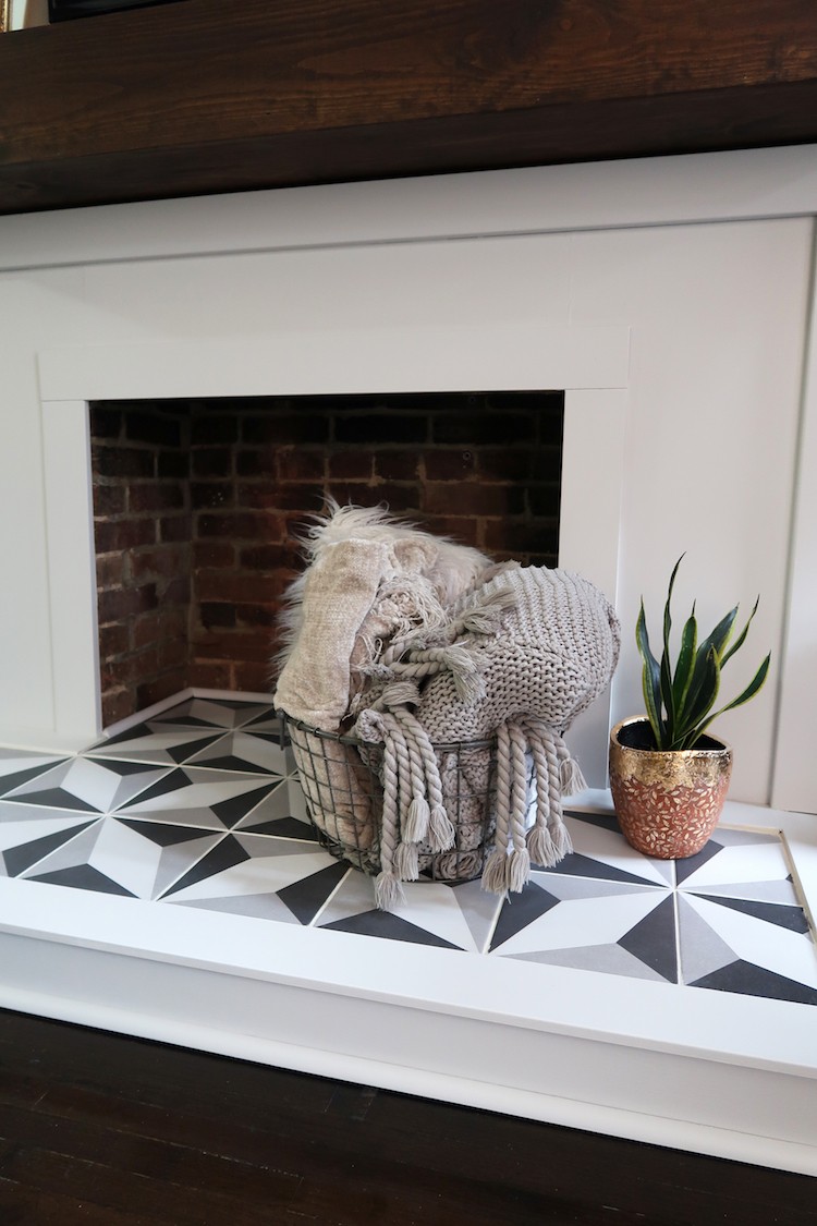 Jessica Steele of The Steele Maiden dreamed of redoing her living room fireplace. In a few simple steps, Jessica transformed her plain fireplace