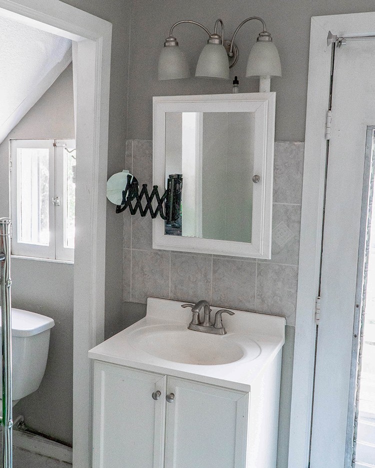 Rick LaFaver of Wood Work Life gave his mother in law a house warming gift of a lifetime by completing a gorgeous bathroom remodel in her new home.