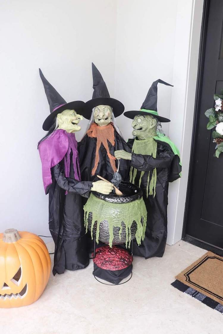 Family Friendly Outdoor Halloween Decor