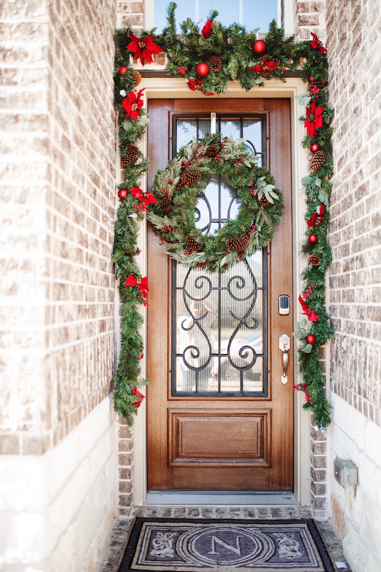 Classic Outdoor Holiday Decor